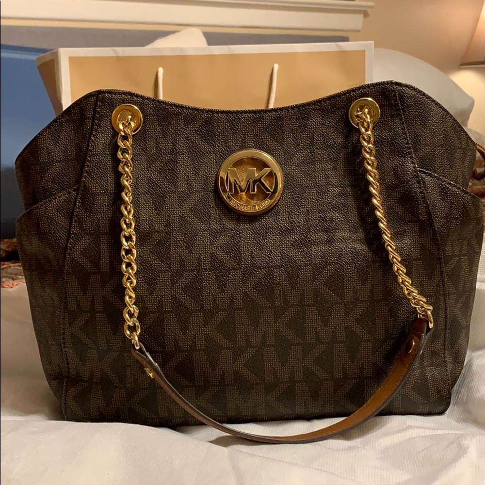 Michael Kors Jet Set Travel Chain Shoulder Tote